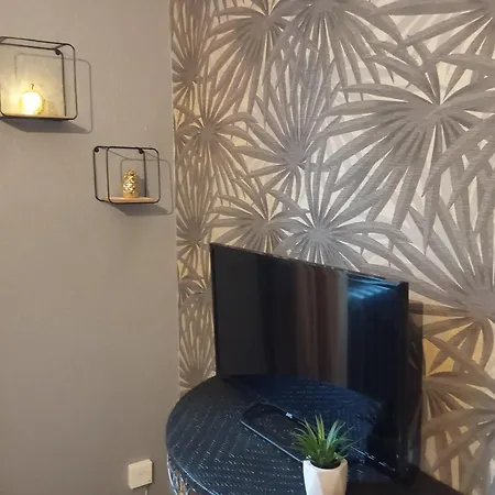 Hyper Centre 3 Апартаменты *
